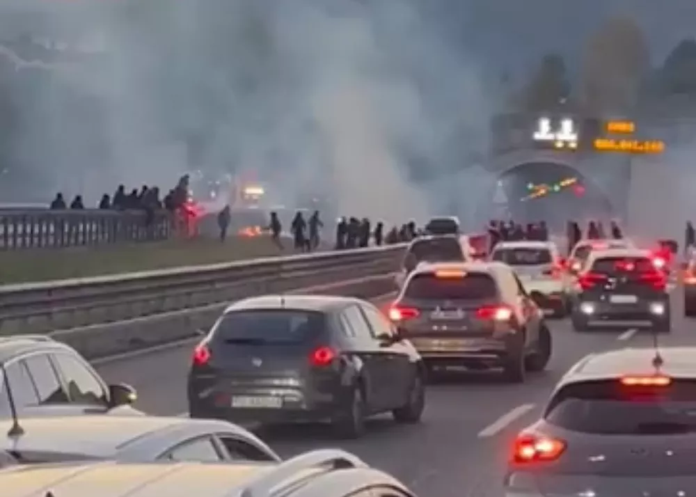 gli scontri avvenuti sulla a2 tra i tifosi del catania e della casertana