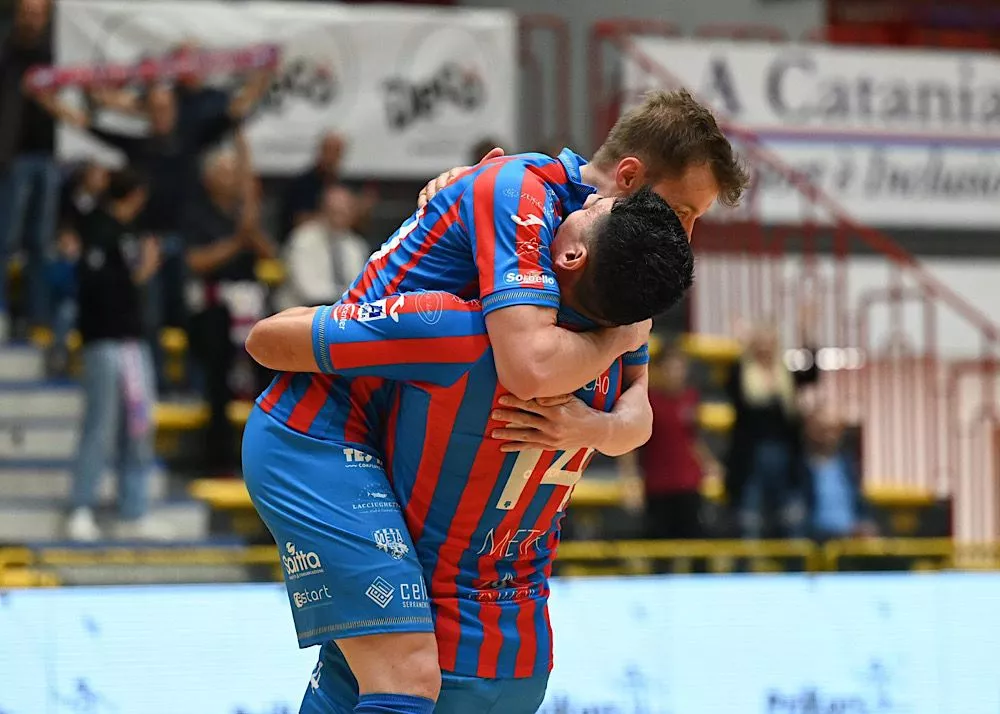 I festeggiamenti a fine gara della covei meta catania