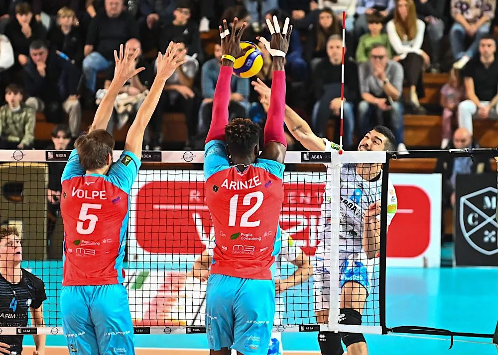 Una fase di gioco di pineto sviluppo sud catania volley