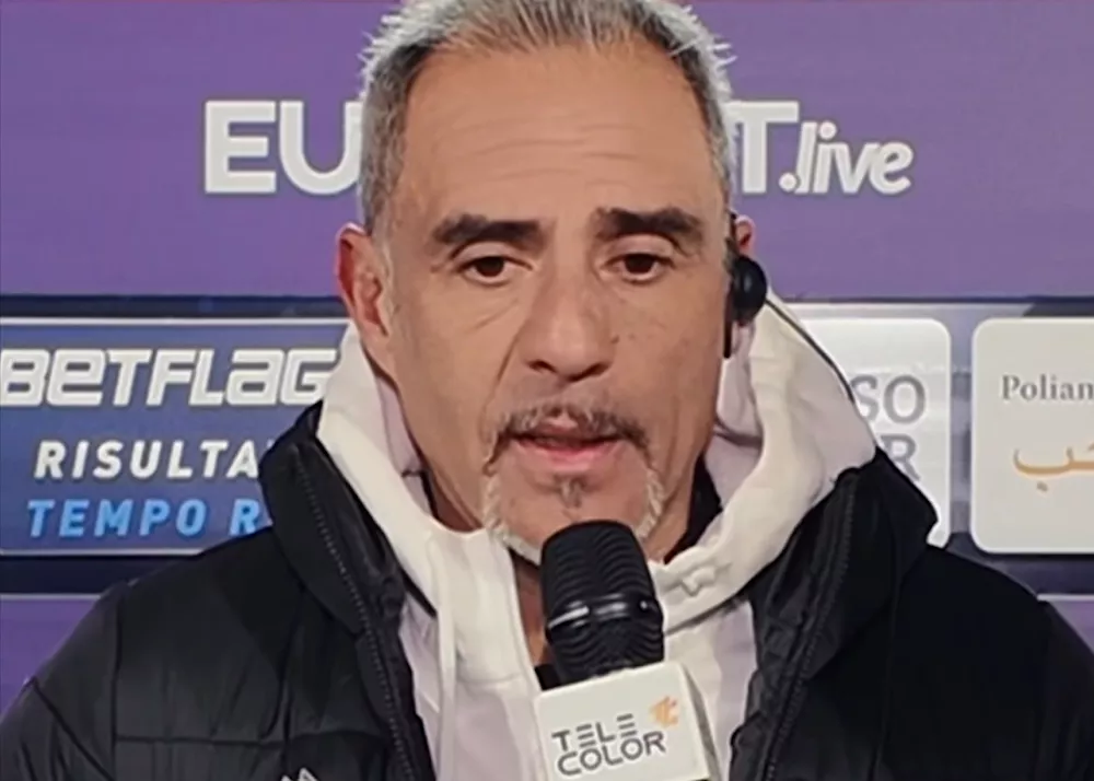 il tecnico del catania mimmo toscano in sala conferenza