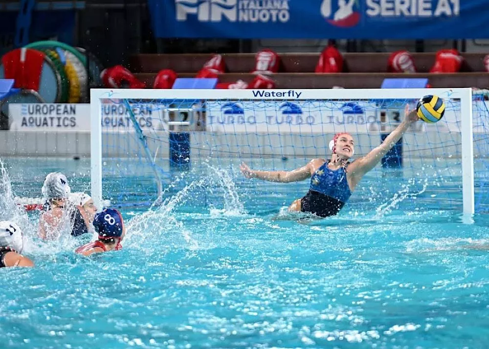 Aurora Condorelli effettua una parata durante un match