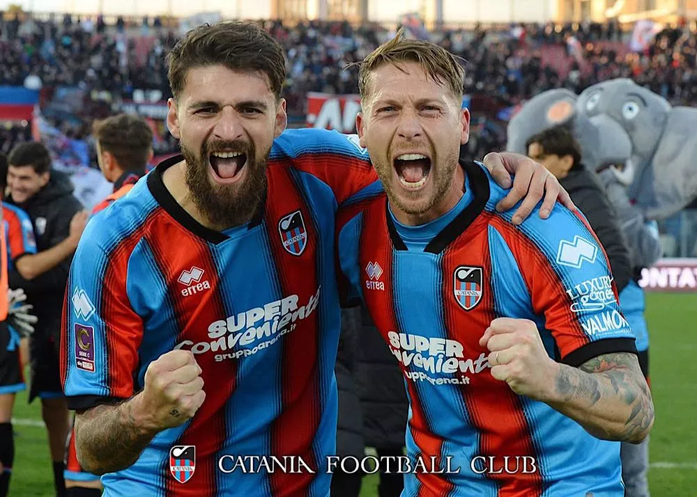 Matteo di gennaro e salvatore caturano Esultano dopo il gol