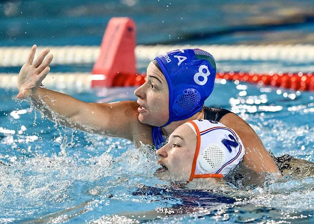 una fase di gioco della gara tra l'italia ed l'olanda