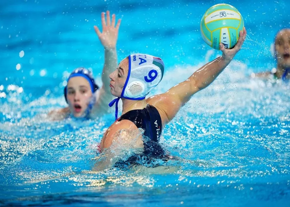 una fase della gara dell'europeo di pallanuoto tra italia e serbia