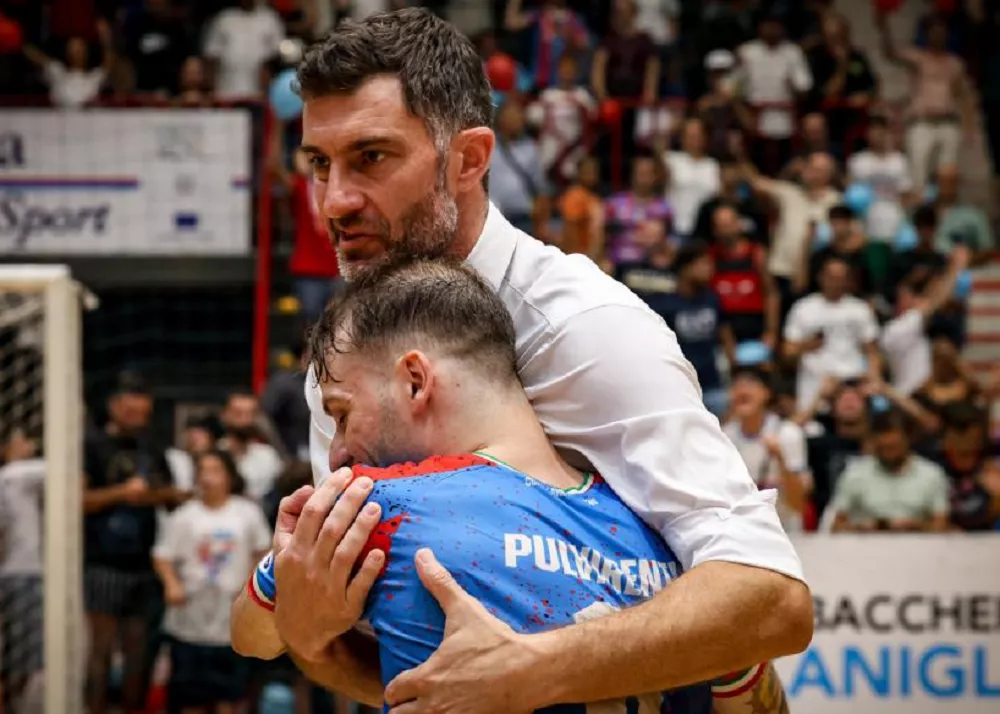 il coach della meta catania juanra con pulvirenti in campo
