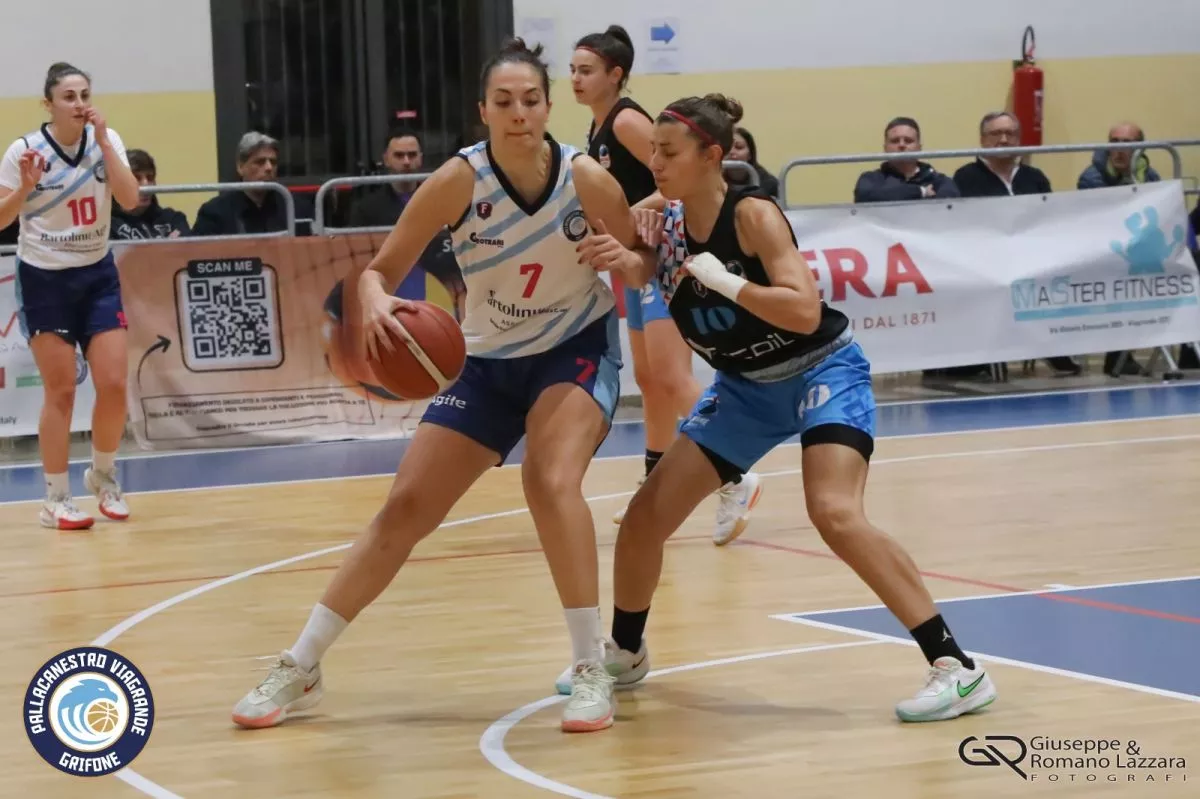 una fase di gioco delle ragazze della katane basket