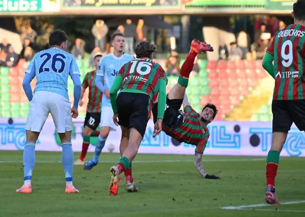 il gol in rovesciata di simone leonardi in campionato con la ternana