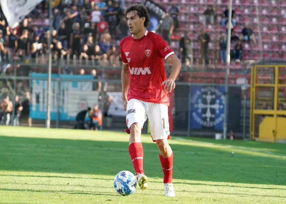 il centrocampista gregorio luperini con la maglia del perugia