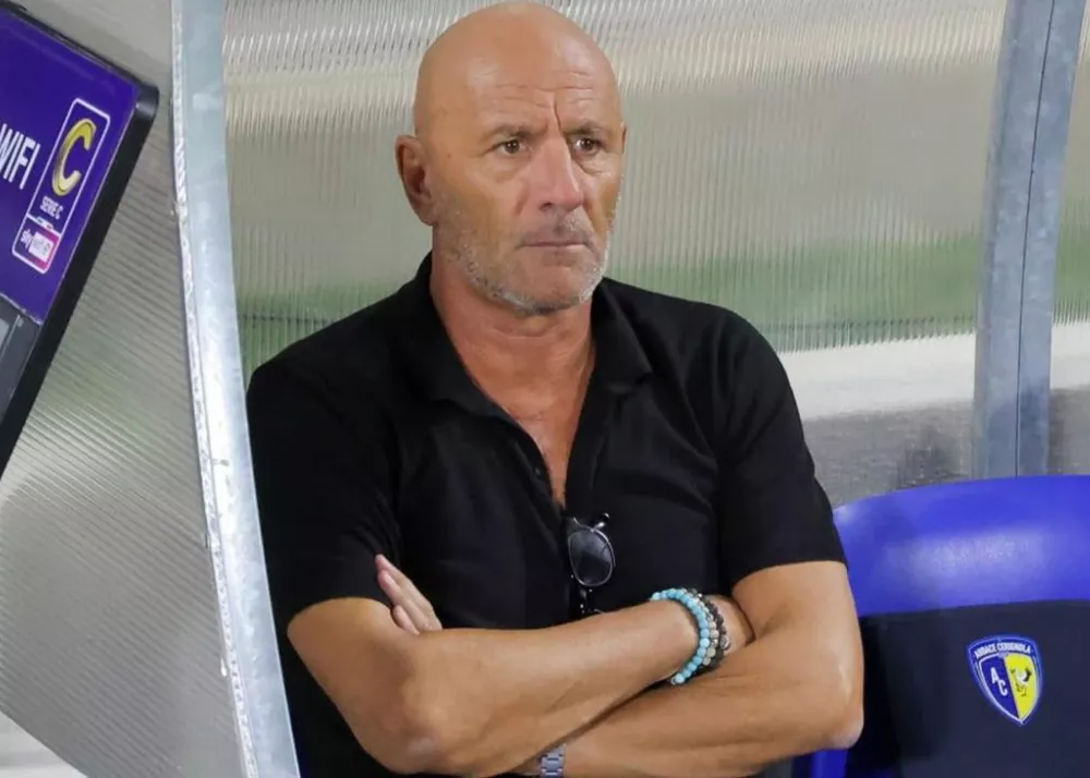 il tecnico dell'audace cerignola maiuri in panchina