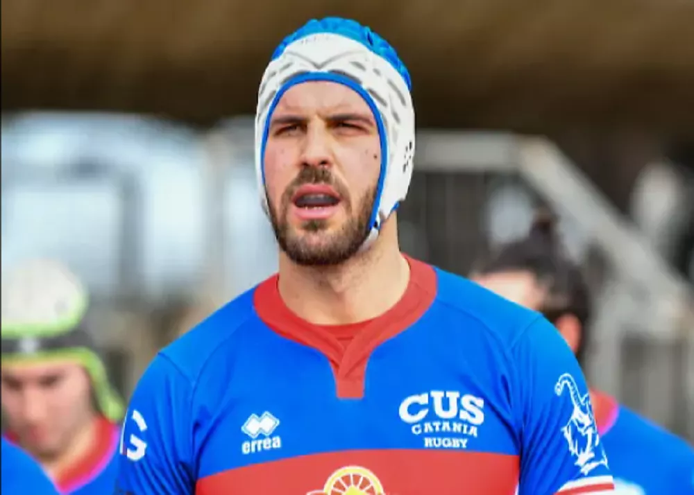 il coach del cus catania rugby luca mammana in campo