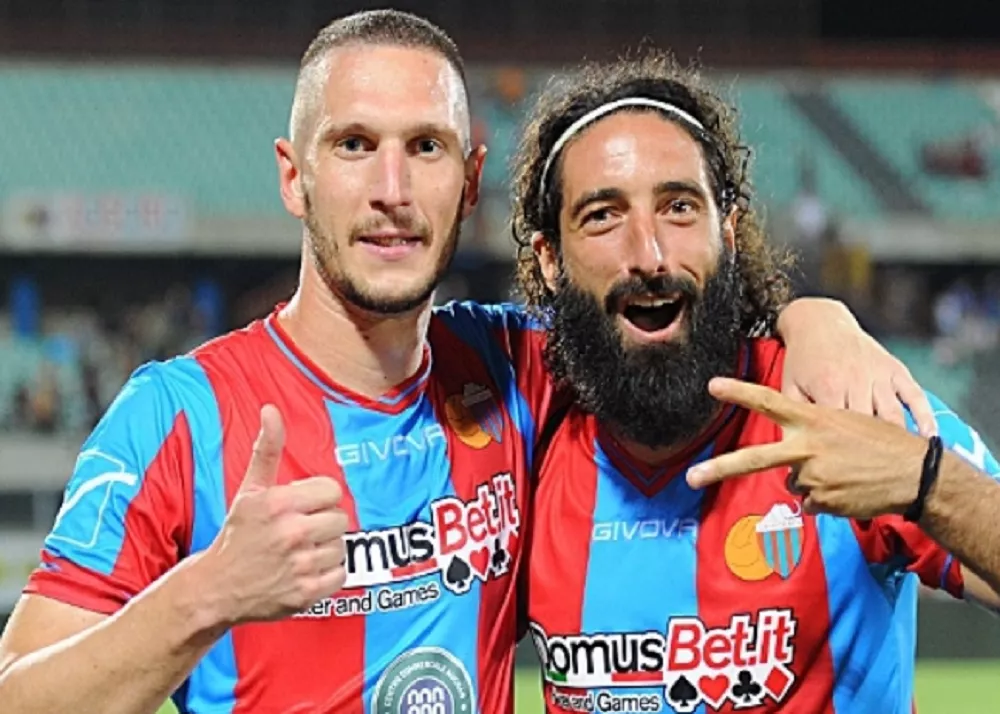 l'ex calciatore del catania alessandro marotta in campo