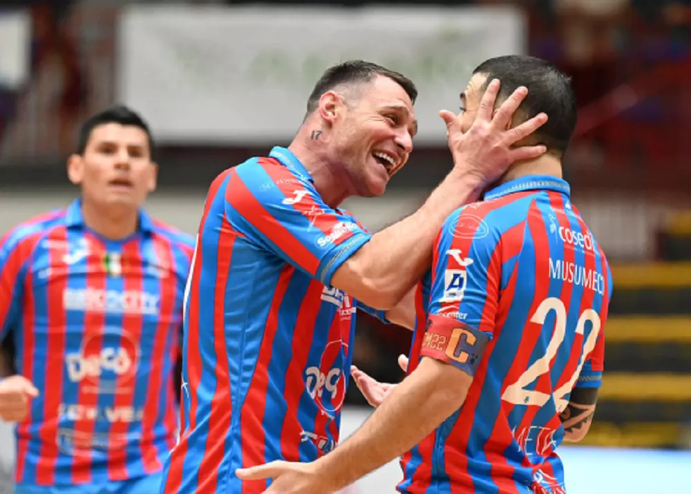 i festeggiamenti dei giocatori della Meta Catania dopo il gol all'avellino