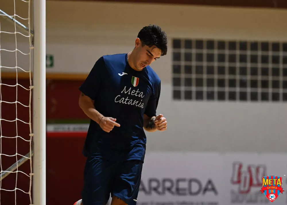 il giocatore della meta catania podda con la maglia numero 2