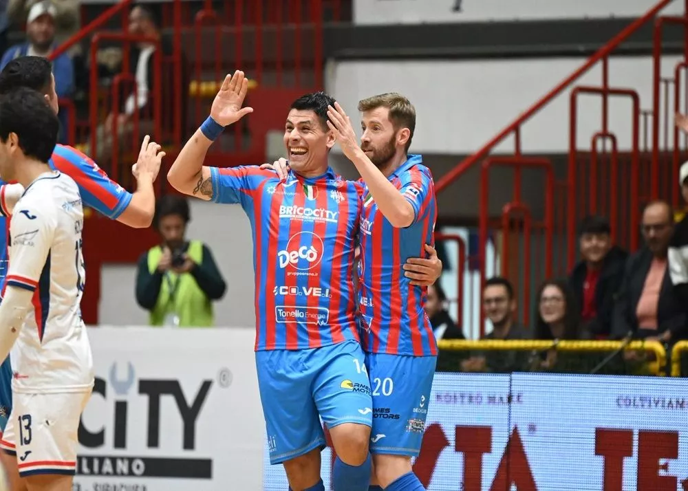 bocao giocatore della meta catania esulta dopo il gol