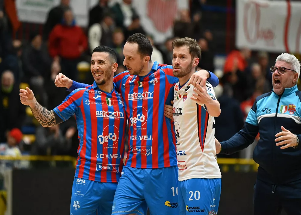 una fase di gioco della gara tra meta catania e sala consilina