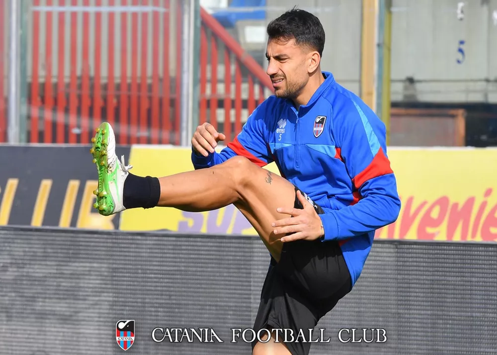 il difensore del catania mirko miceli durante gli allenamenti