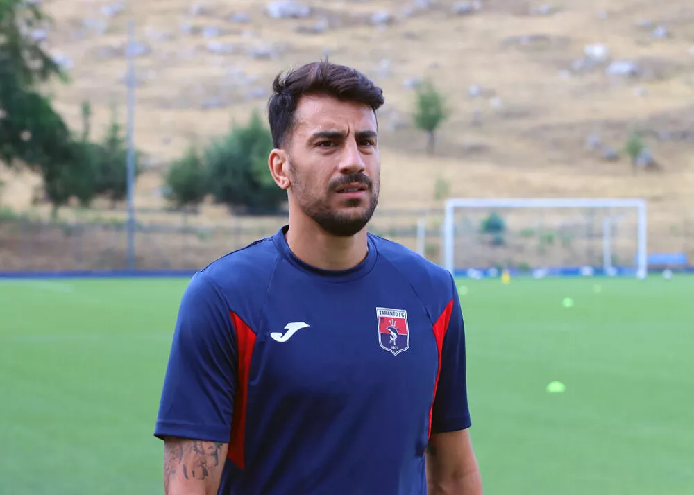 il difensore mirko miceli quando indossava la maglia del taranto