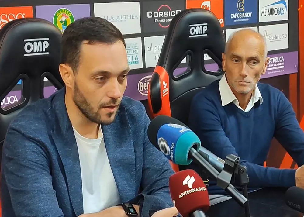 il direttore sportivo musa e l'allenatore barilari del foggia