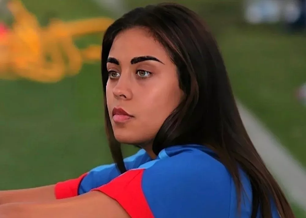 Maria Letizia Musolino con la maglia del catania saluta il club