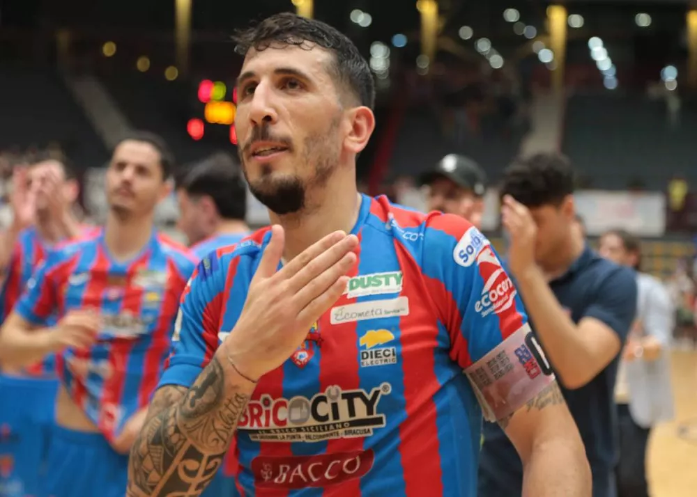 il saluto di carmelo musumeci della meta catania al pubblico del PalaCatania
