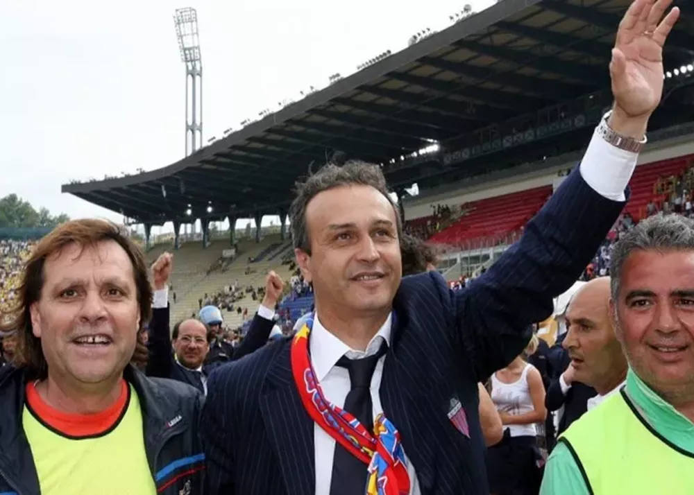 pasquale marino ex tecnico del catania festeggiato dalla folla