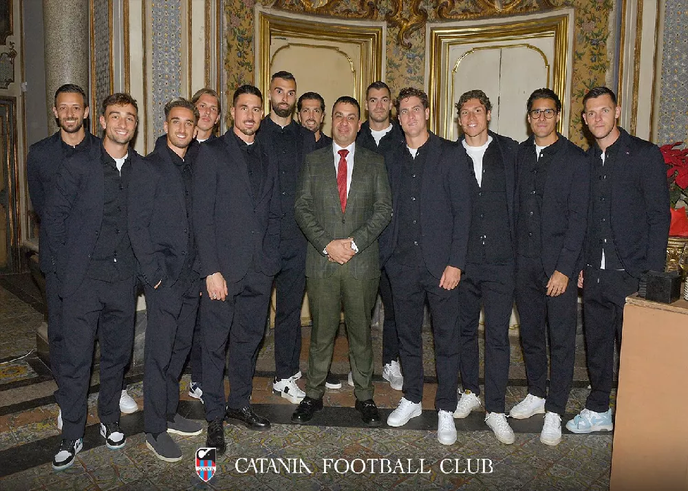 Il presidente del catania ross pelligra con la squadra