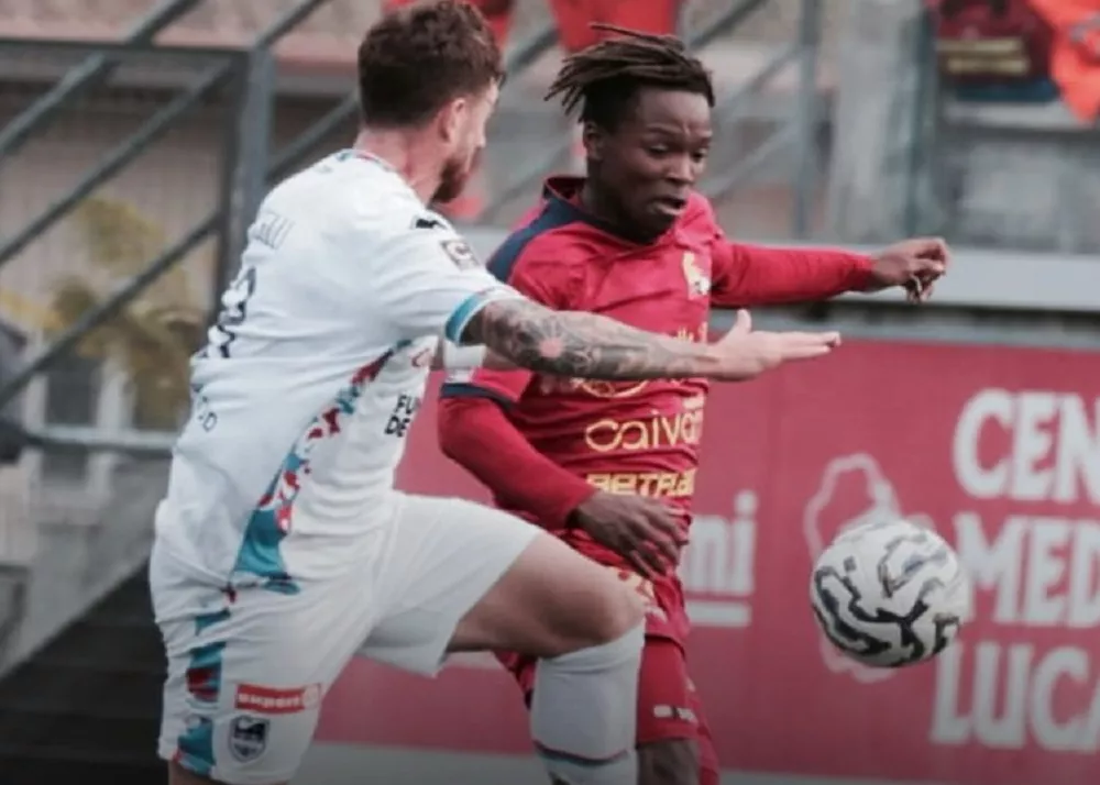 una fase di gioco del match picerno-catania 0-1 gol di forte