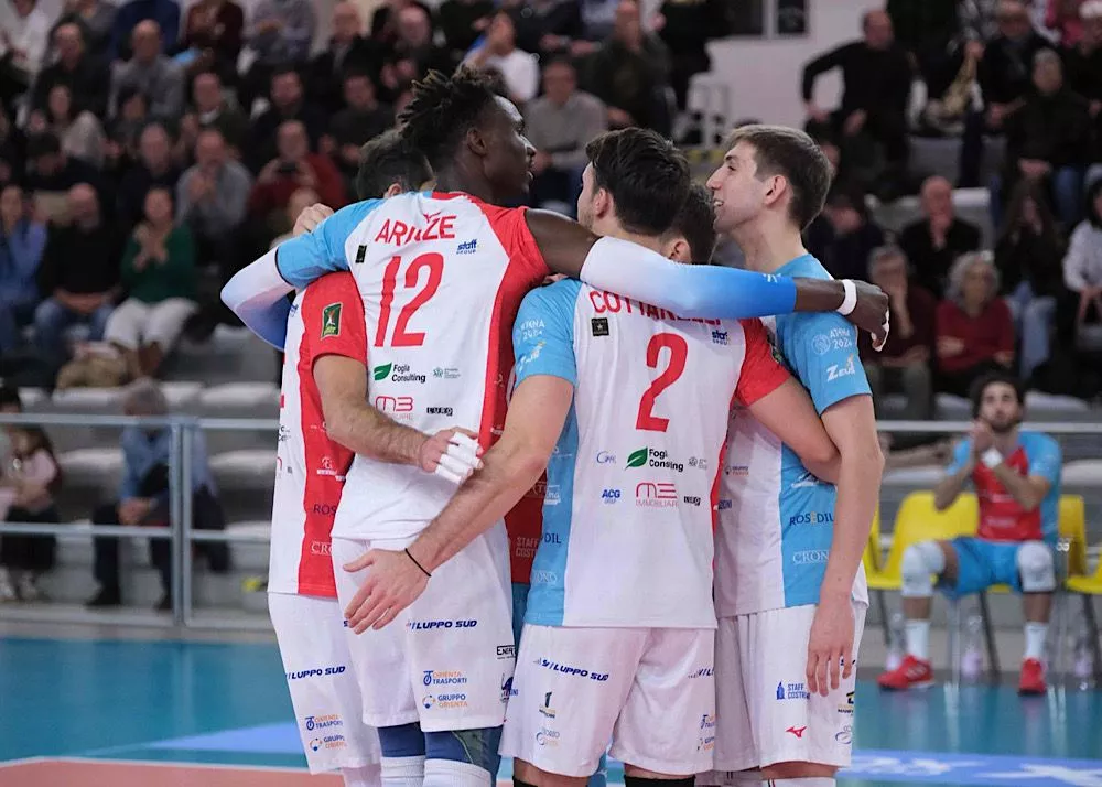 la squadra della sviluppo sud catania festeggia dopo un punto