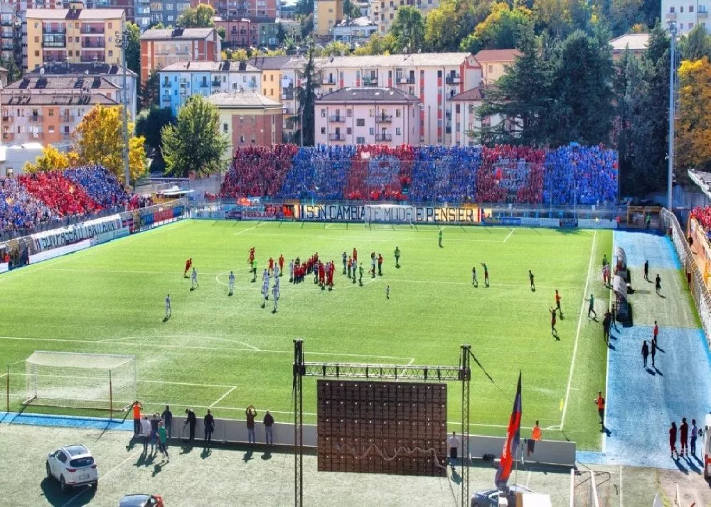 lo stadio viviani di potenza visto dall'alto prima di un match