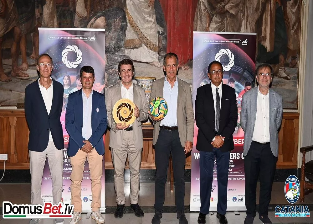 la presentazione a catania del world winner cup di beach soccer