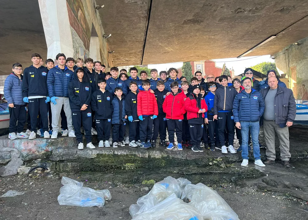 la pulizia di ognina eseguita dalla giovanile della nuoto catania