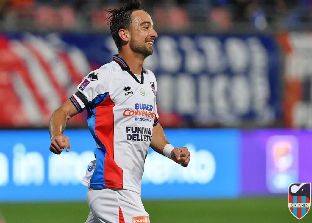 il giocatore del Catania Alessandro Raimo in campo