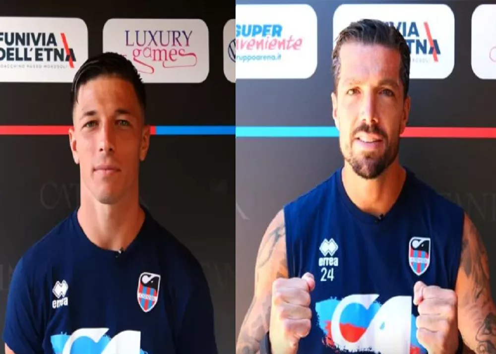 alex rolfini e francesco forte con la nuova maglia d'allenamento del catania