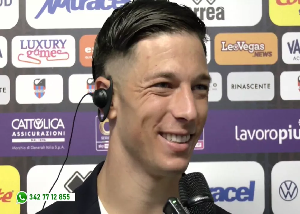 l'attaccante del catania alex rolfini dopo le interviste a telecolor