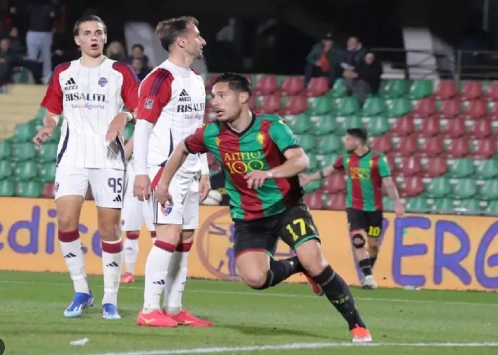 Salvatore Aloi in gol con la maglia della Ternana in Serie C