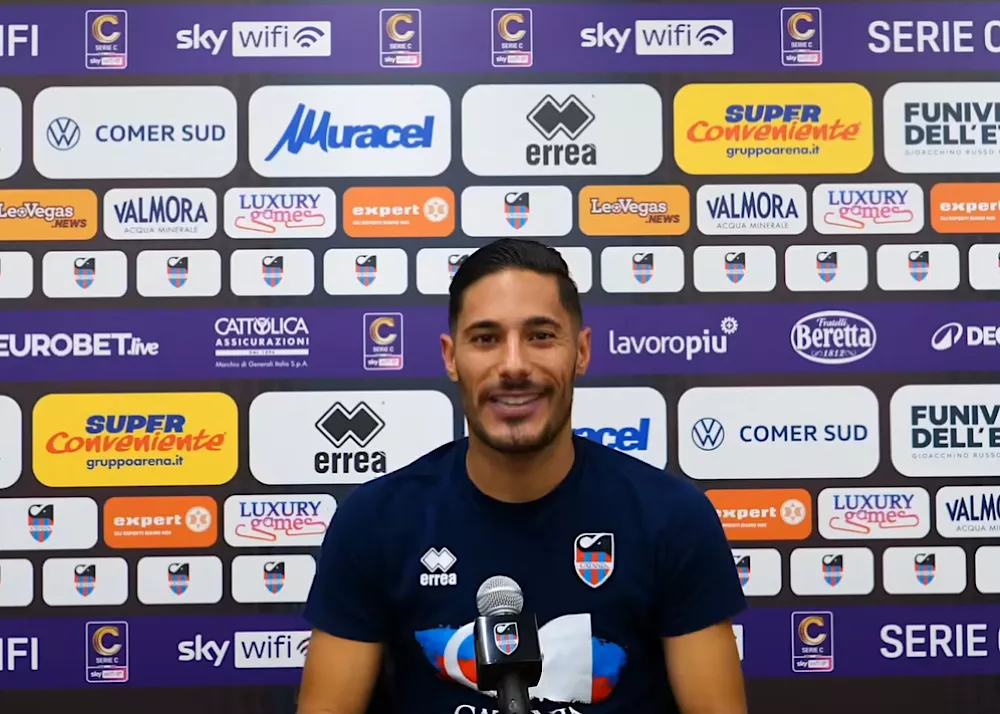 Il nuovo centrocampista salvatore aloi del catania