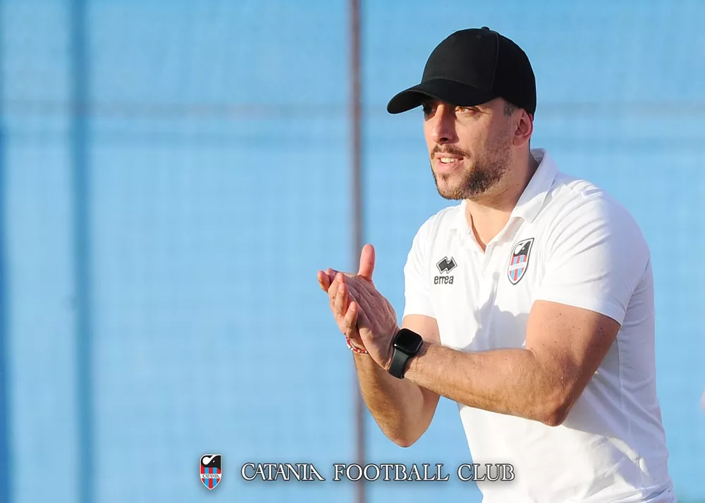 il tecnico del catania women silvestro reitano applaude