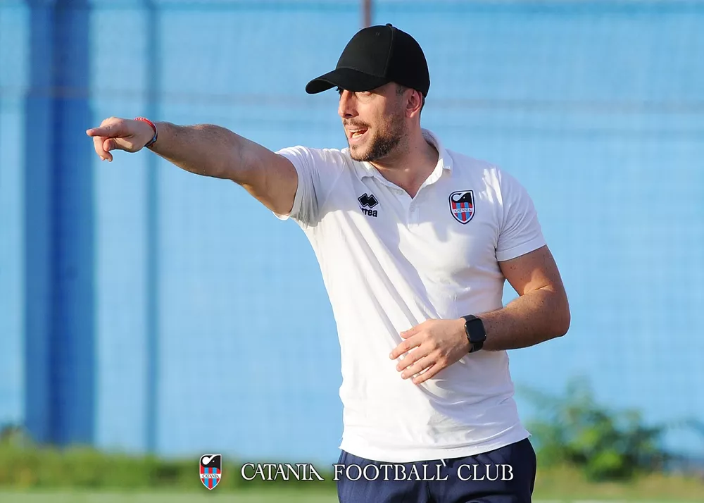 Il tecnico del catania women silvestro reitano in campo