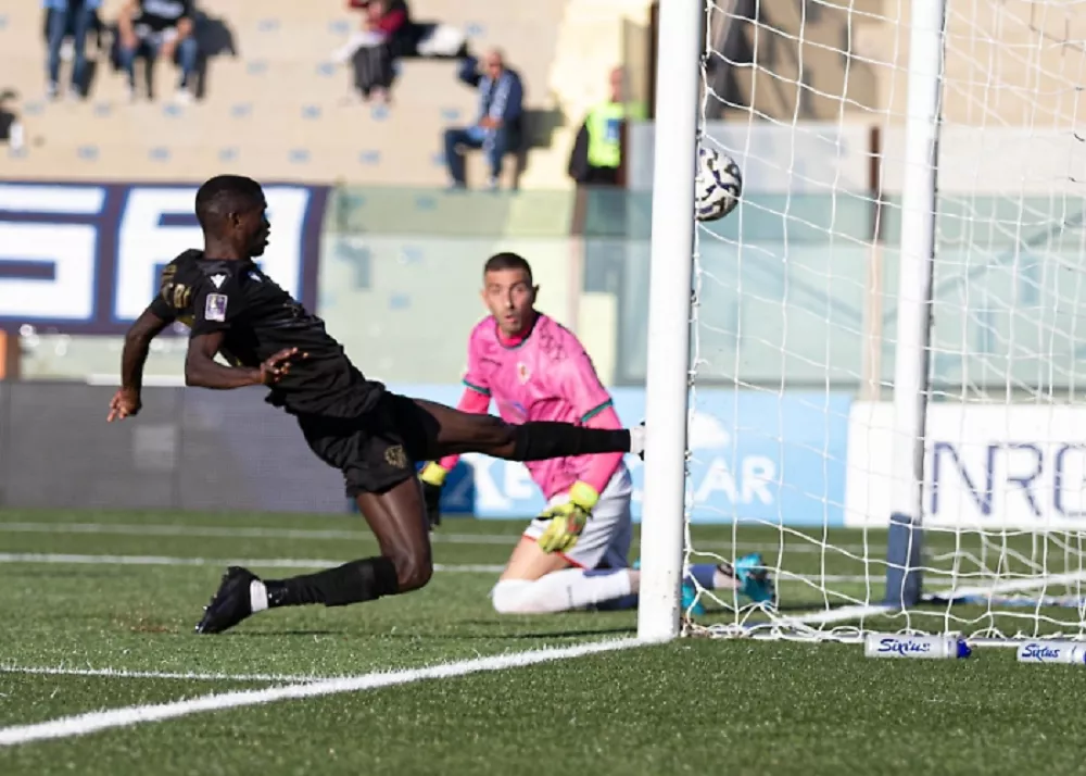 una fase di gioco del match tra siracusa e foggia finito 2-2