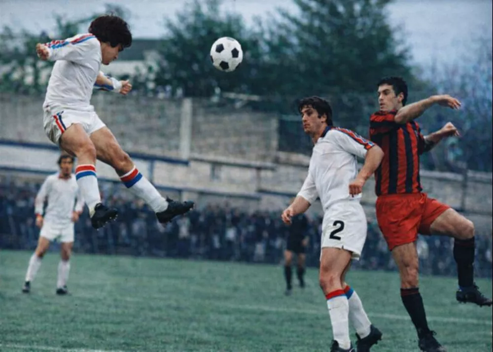 una fase di gioco di uno storico sorrento catania degli anni 70