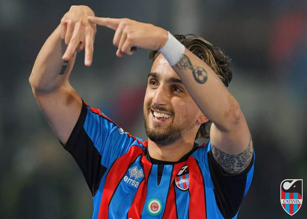 matteo stoppa festeggia dopo un gol realizzato col catania