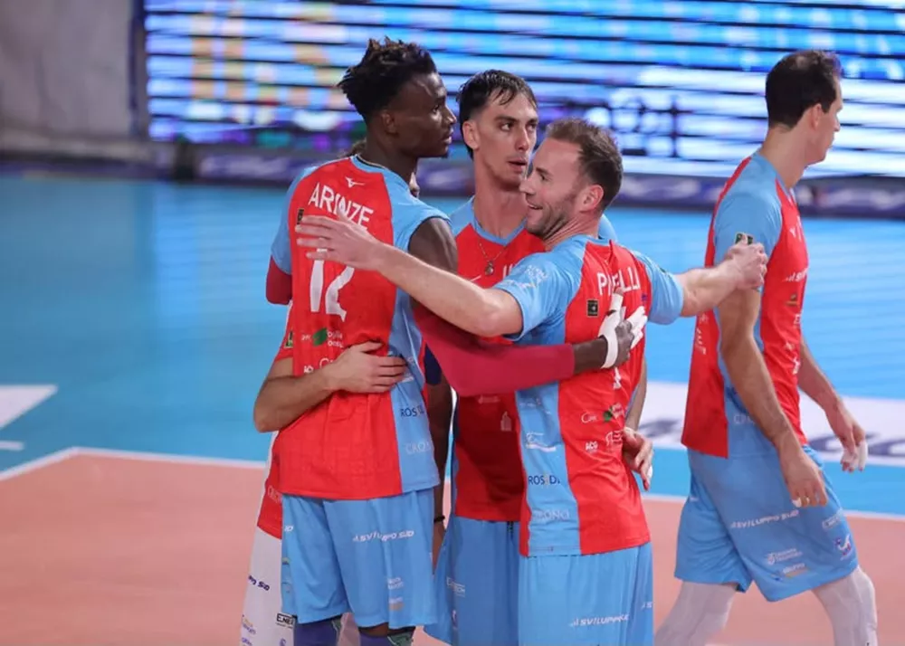 l'abbraccio dopo il punto dei giocatori della sviluppo sud catania