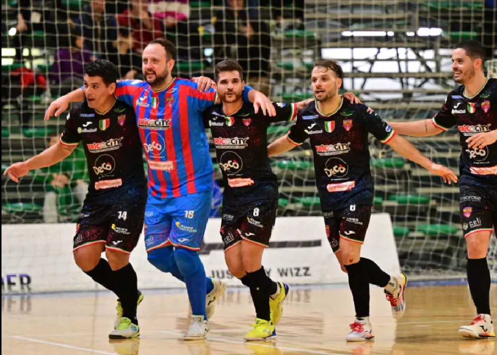 la squadra della meta catania festeggia a fine gara la vittoria