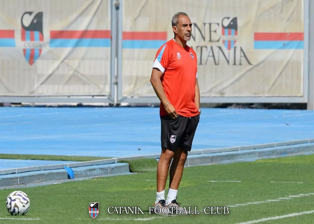 il tecnico Mimmo Toscano del Catania cura gli allenamenti al Cibalino
