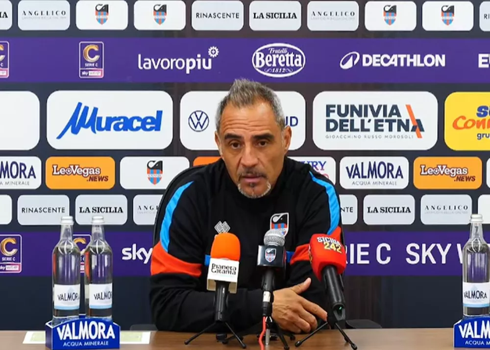 il tecnico del catania mimmo toscano in sala conferenza