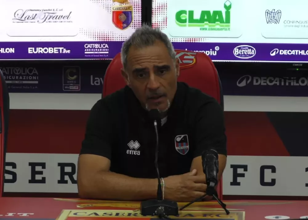 il tecnico del catania mimmo toscano in sala conferenza 