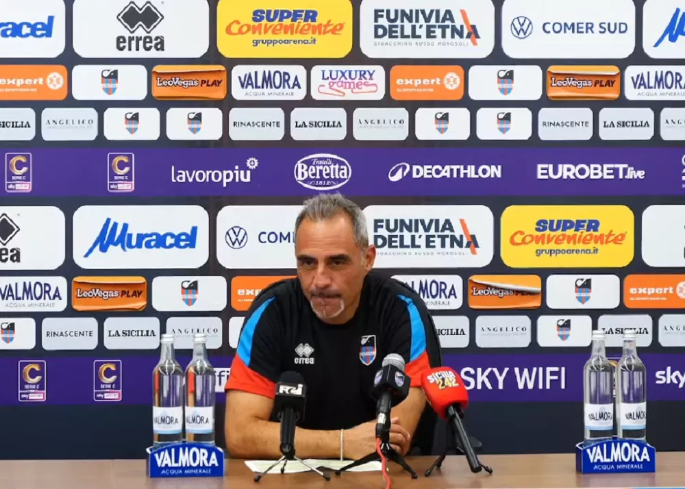 il tecnico del catania mimmo toscano in sala conferenza 