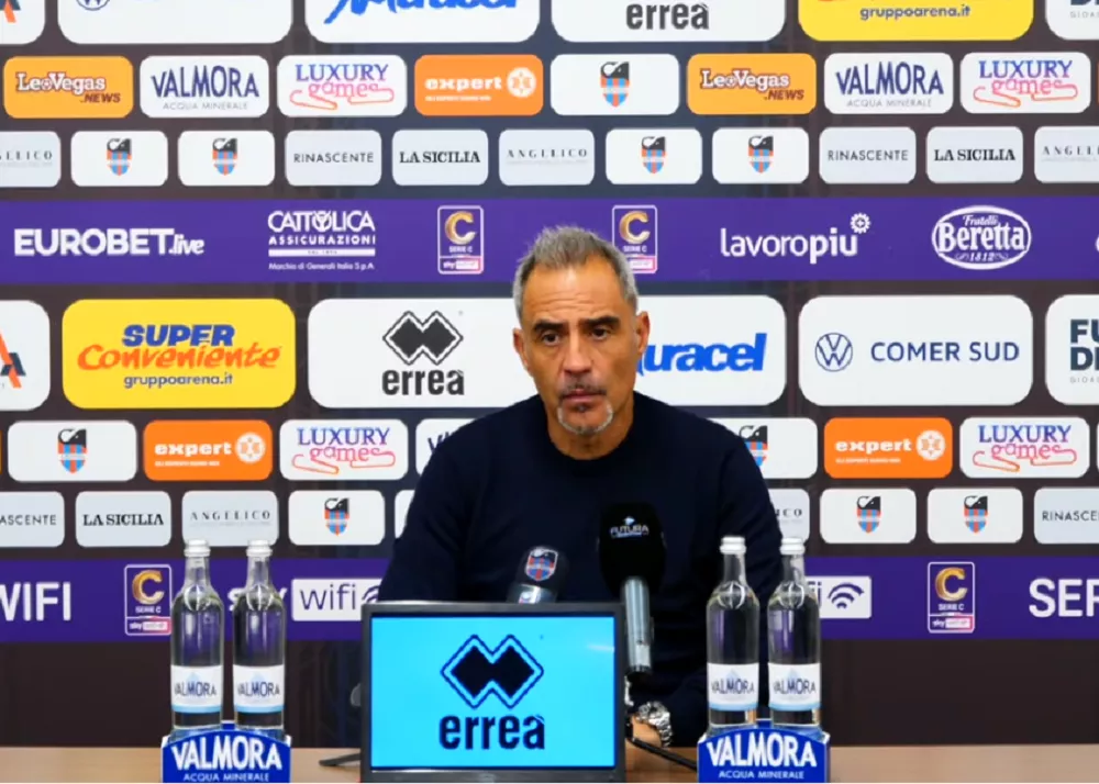 il tecnico del catania mimmo toscano in conferenza stampa