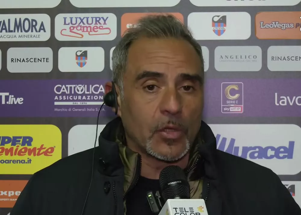 il tecnico del catania mimmo toscano in sala conferenza