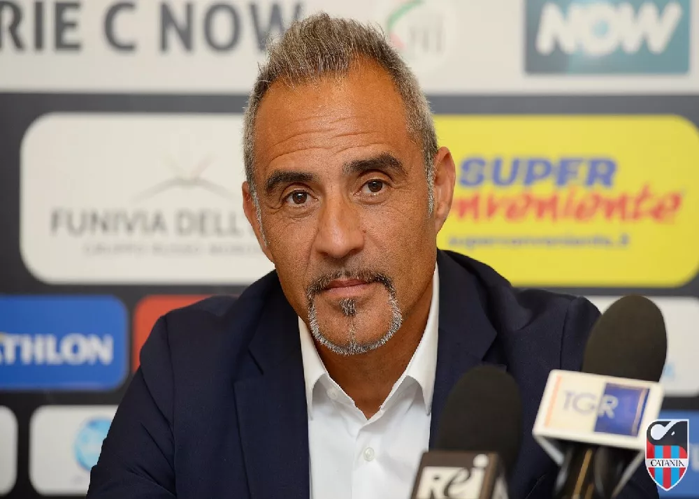 il tecnico del catania mimmo toscano in sala conferenza 